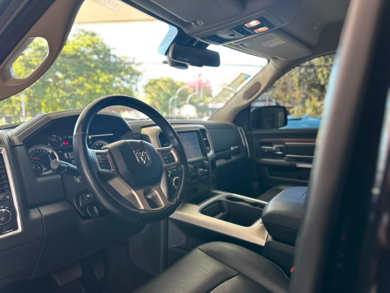 RAM Classic 5.7 V8 32V 4P HEMI LARAMIE AUTOMÁTICO