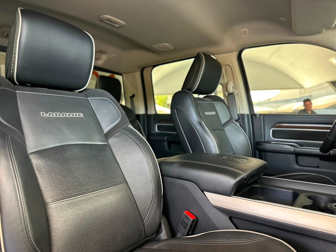 RAM 2500 6.7 I6 24V SLT CABINE DUPLA TURBO DIESEL LARAMIE 4X4 AUTOMÁTICO