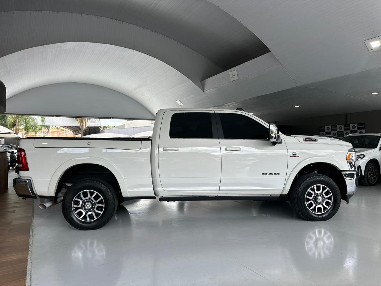 RAM 3500 6.7 I6 LIMITED LONG HORN CABINE DUPLA 4X4 TURBO DIESEL AUTOMÁTICO