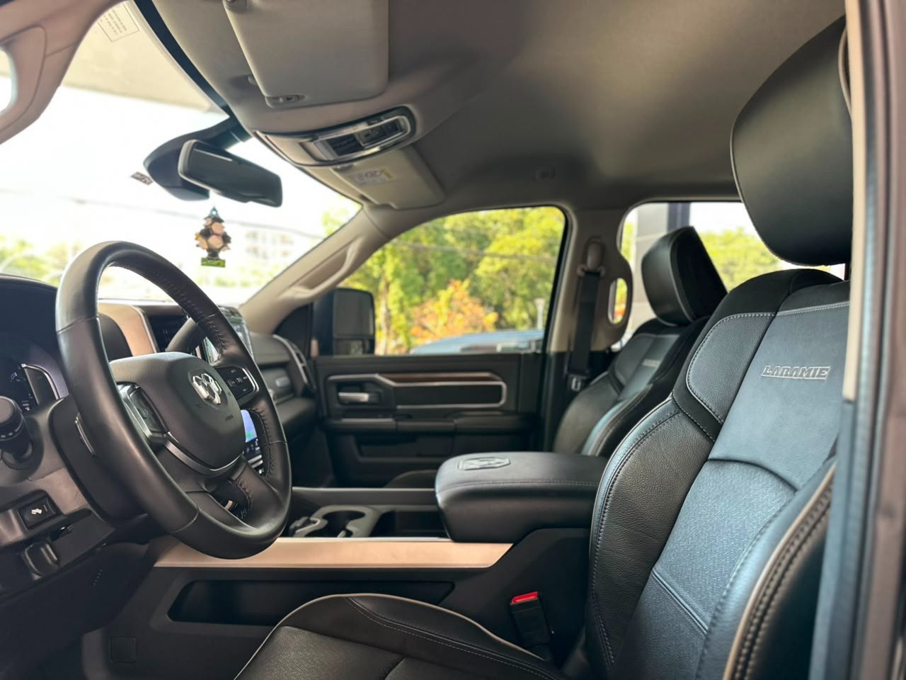 RAM 2500 6.7 I6 24V SLT CABINE DUPLA TURBO DIESEL LARAMIE 4X4 AUTOMÁTICO