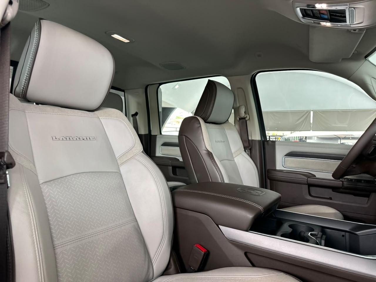 RAM 2500 6.7 I6 24V SLT CABINE DUPLA TURBO DIESEL LARAMIE 4X4 AUTOMÁTICO