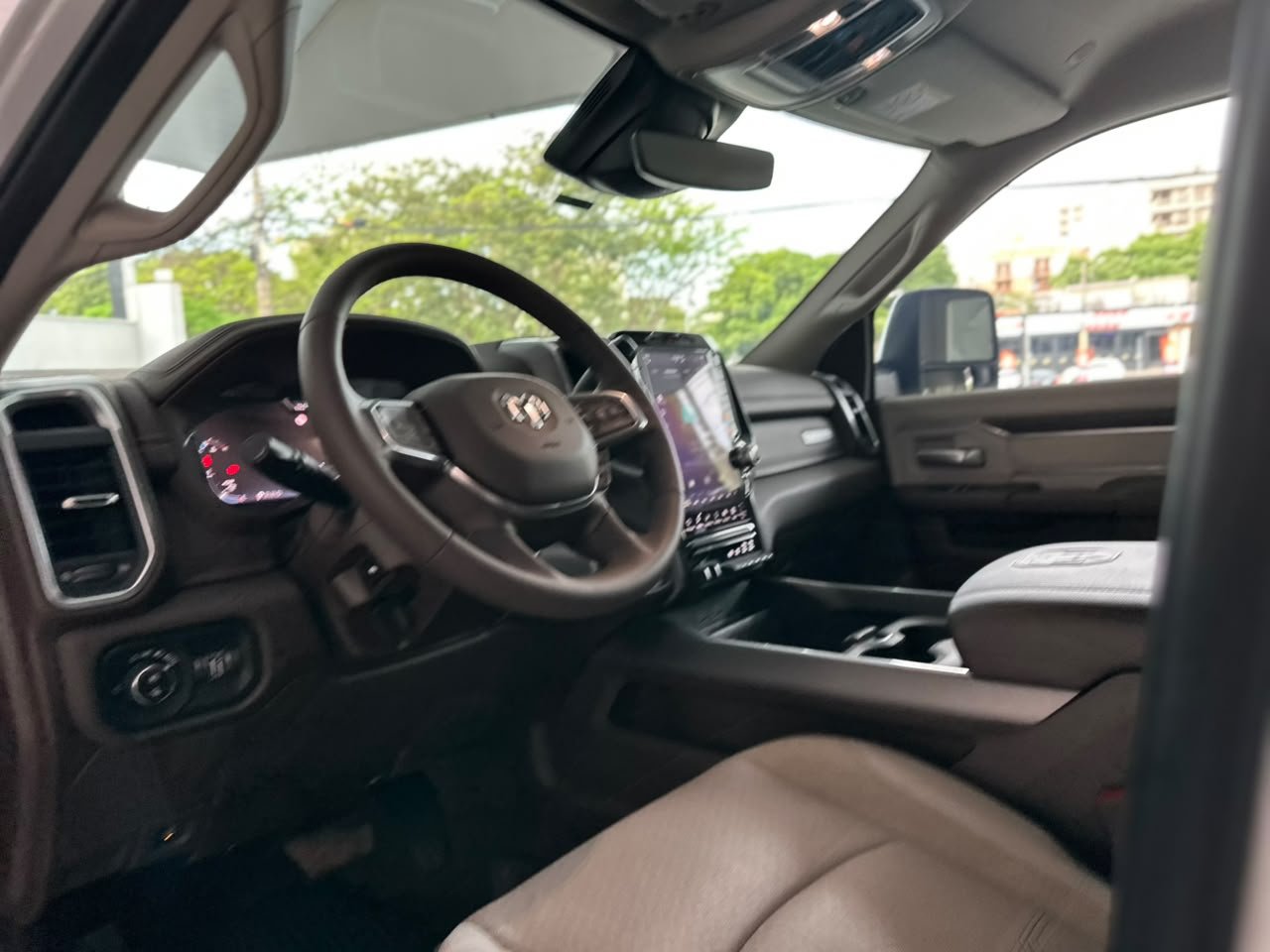 RAM 2500 6.7 I6 24V SLT CABINE DUPLA TURBO DIESEL LARAMIE 4X4 AUTOMÁTICO