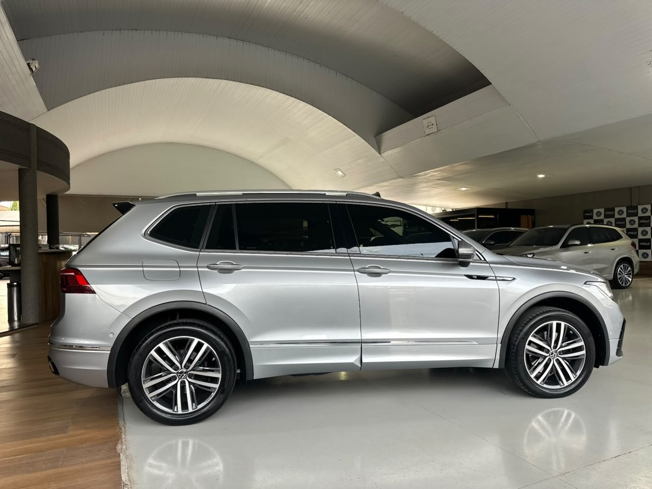 VOLKSWAGEN Tiguan 2.0 16V 4P FSI R-LINE TURBO AUTOMÁTICO