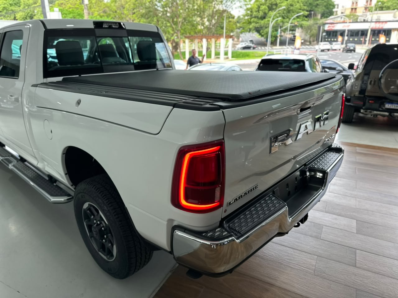 RAM 2500 6.7 I6 24V SLT CABINE DUPLA TURBO DIESEL LARAMIE 4X4 AUTOMÁTICO