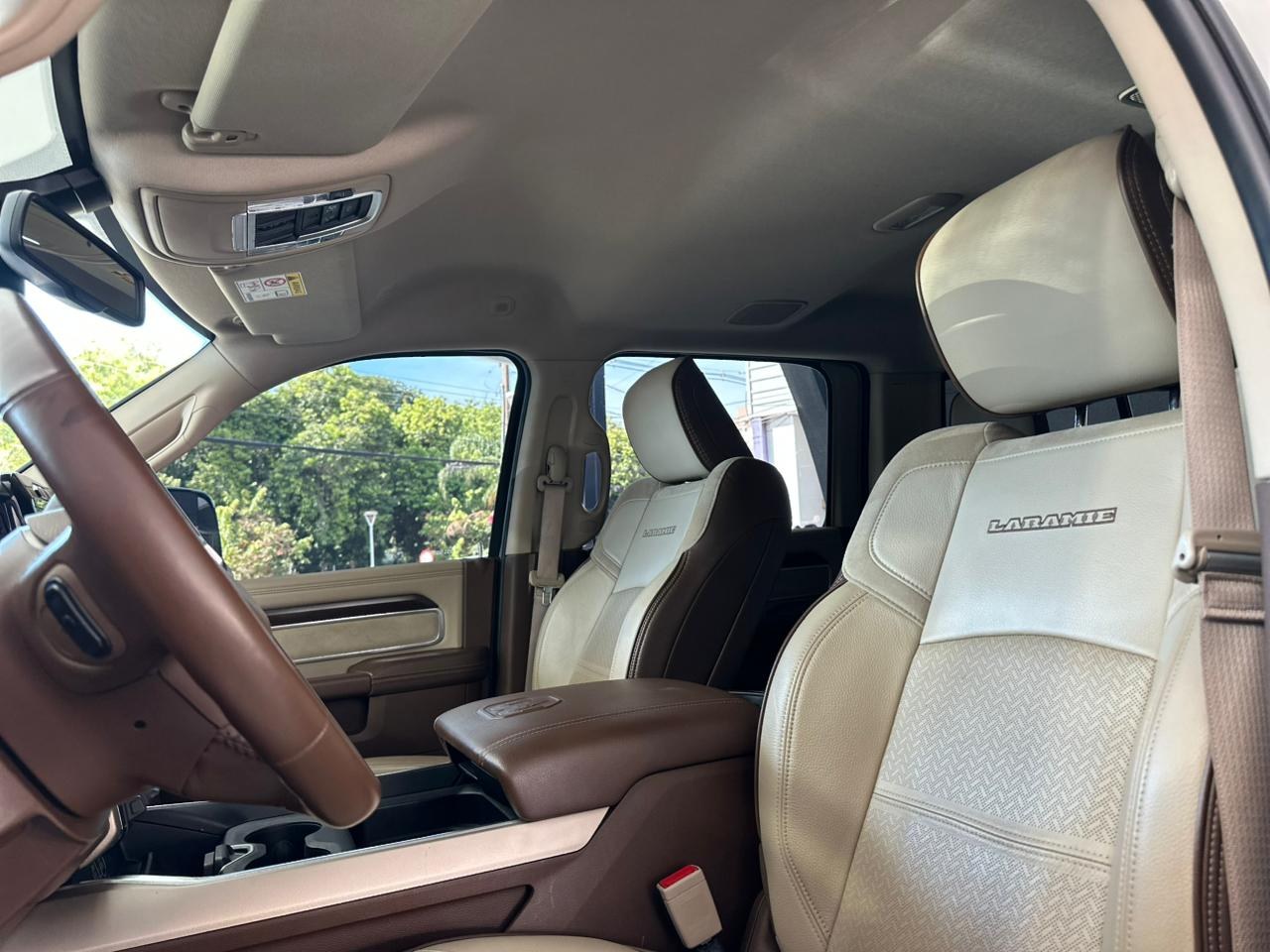 RAM 2500 6.7 I6 24V SLT CABINE DUPLA TURBO DIESEL LARAMIE 4X4 AUTOMÁTICO
