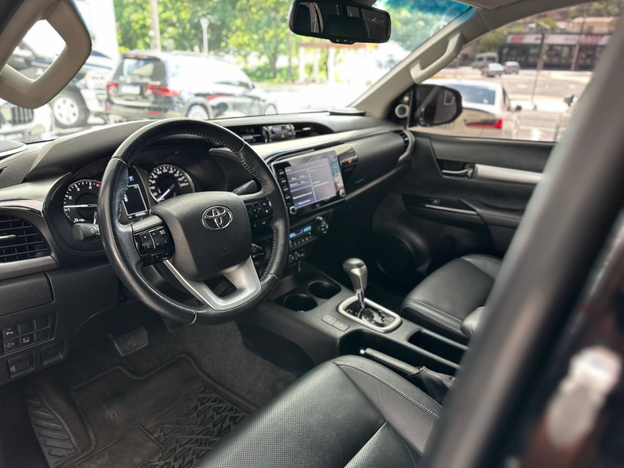 TOYOTA Hilux Caminhonete 2.8 16V SRX 4X4 TURBO DIESEL CABINE DUPLA AUTOMÁTICO