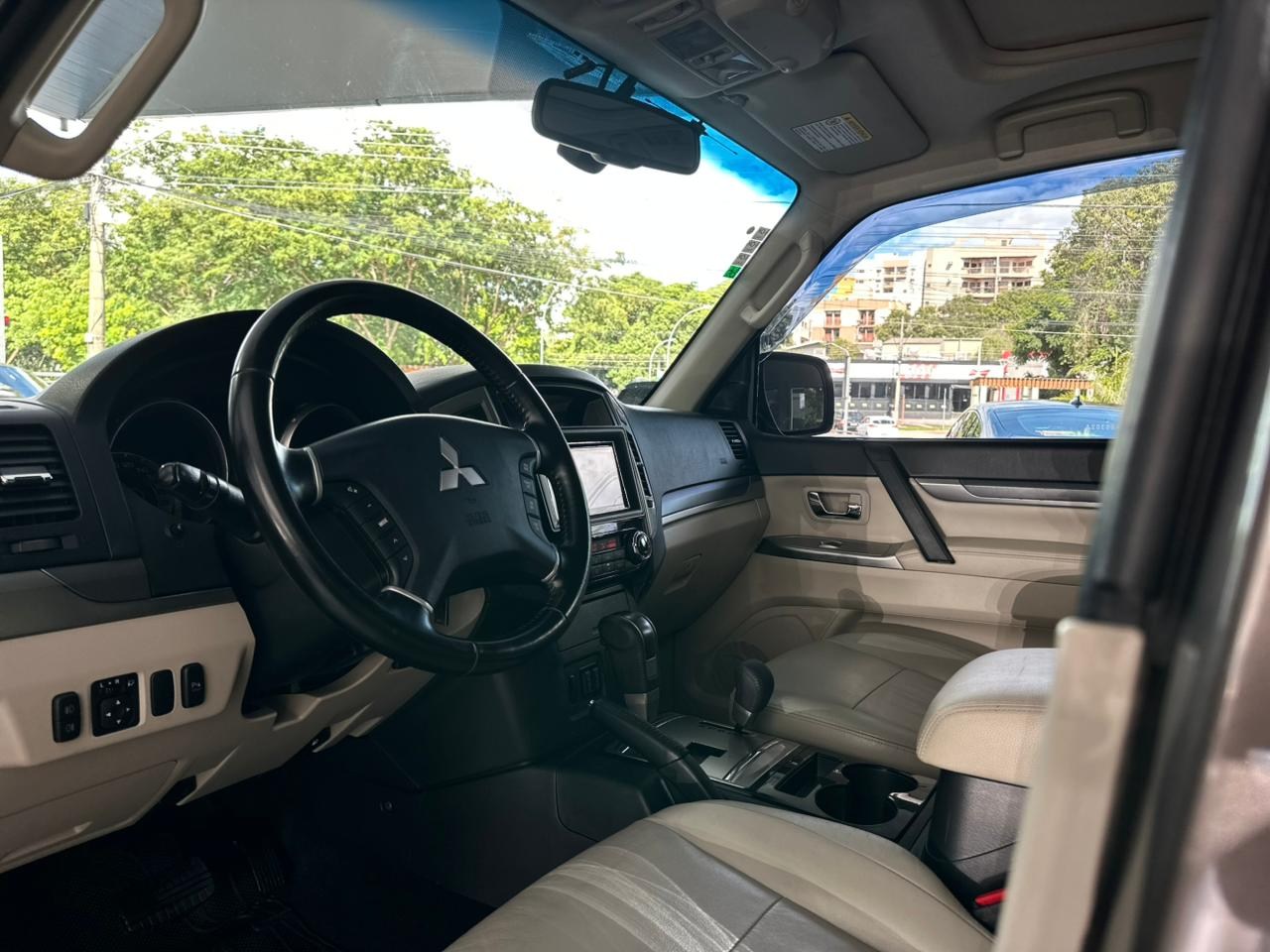 MITSUBISHI Pajero Full 3.8 V6 24V 4P HPE 4X4 AUTOMÁTICO