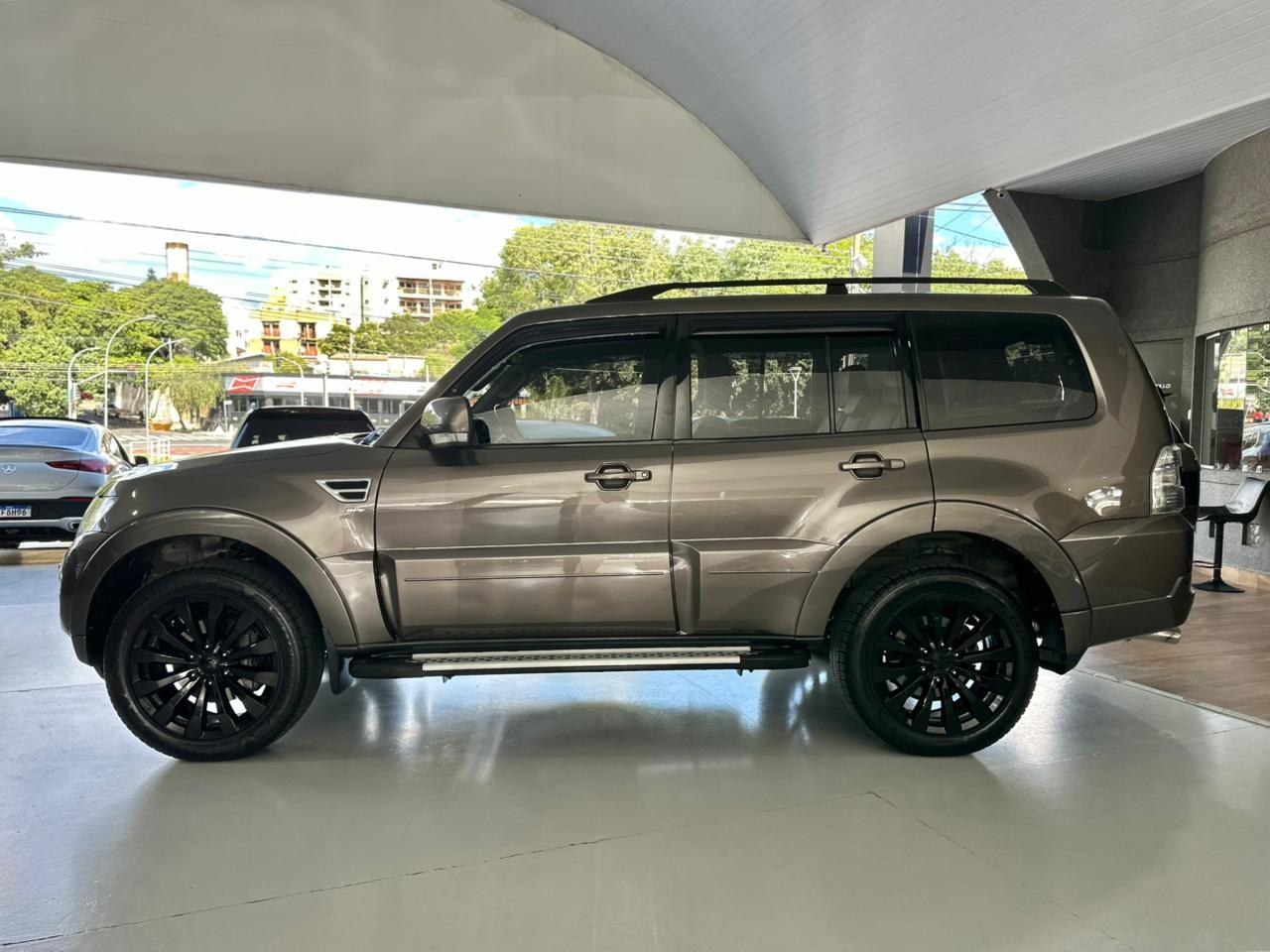 MITSUBISHI Pajero Full 3.8 V6 24V 4P HPE 4X4 AUTOMÁTICO