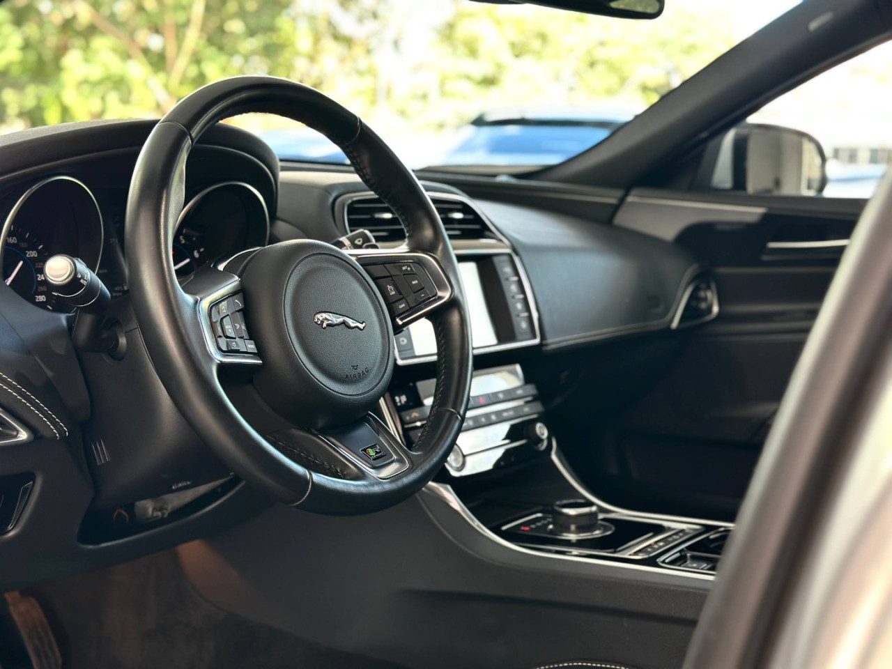 JAGUAR XE 2.0 16V 4P SI4 R-SPORT TURBO AUTOMÁTICO