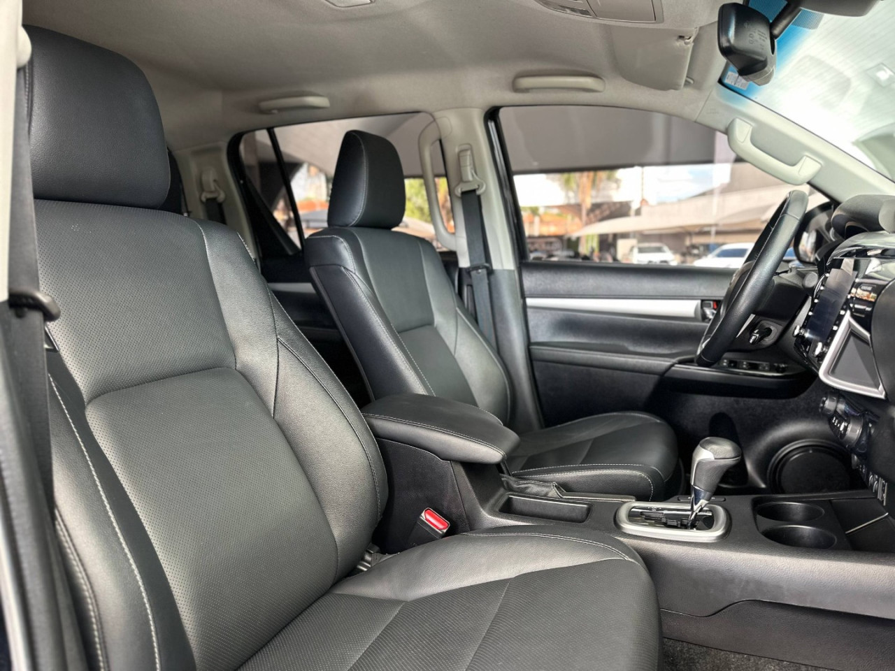 TOYOTA Hilux Caminhonete 2.8 16V SRX 4X4 TURBO DIESEL CABINE DUPLA AUTOMÁTICO