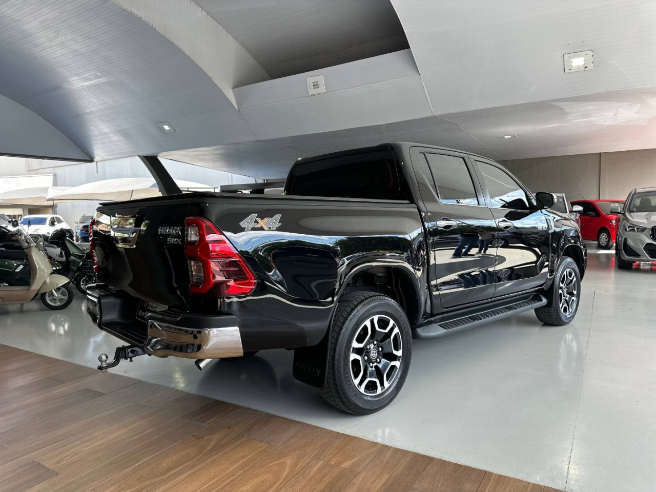 TOYOTA Hilux Caminhonete 2.8 16V SRX 4X4 TURBO DIESEL CABINE DUPLA AUTOMÁTICO