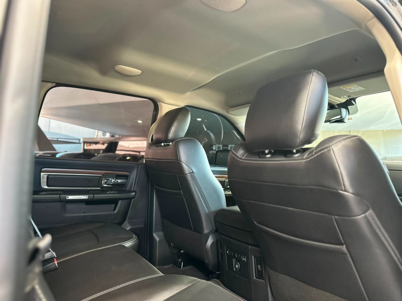 RAM Classic 5.7 V8 32V 4P HEMI LARAMIE AUTOMÁTICO