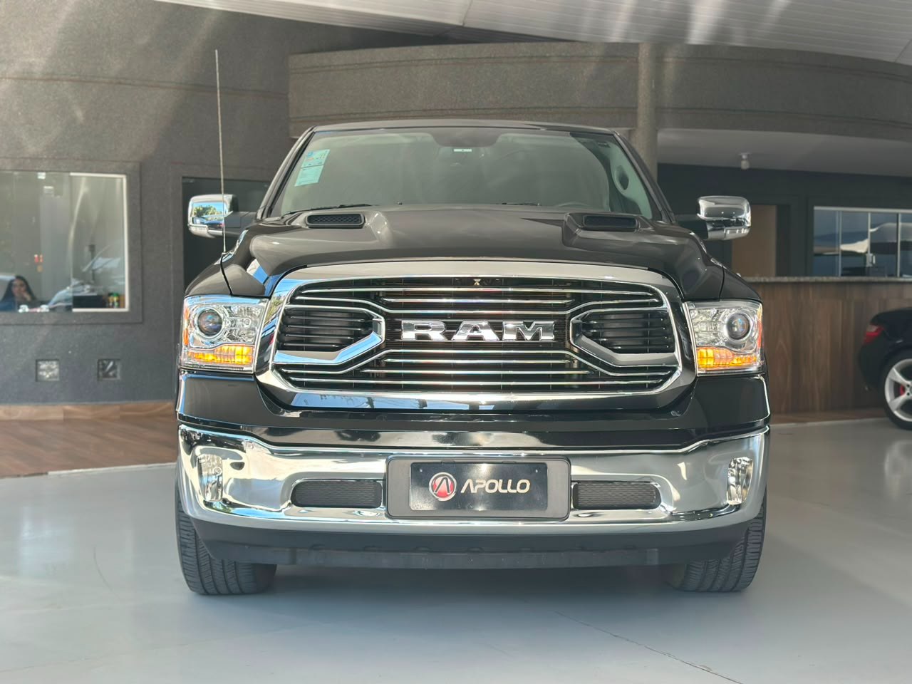RAM Classic 5.7 V8 32V 4P HEMI LARAMIE AUTOMÁTICO