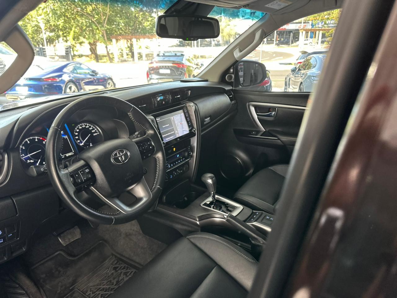 TOYOTA Hilux SW4 2.8 16V 4P SRX 4X4 7 LUGARES TURBO DIESEL AUTOMÁTICO