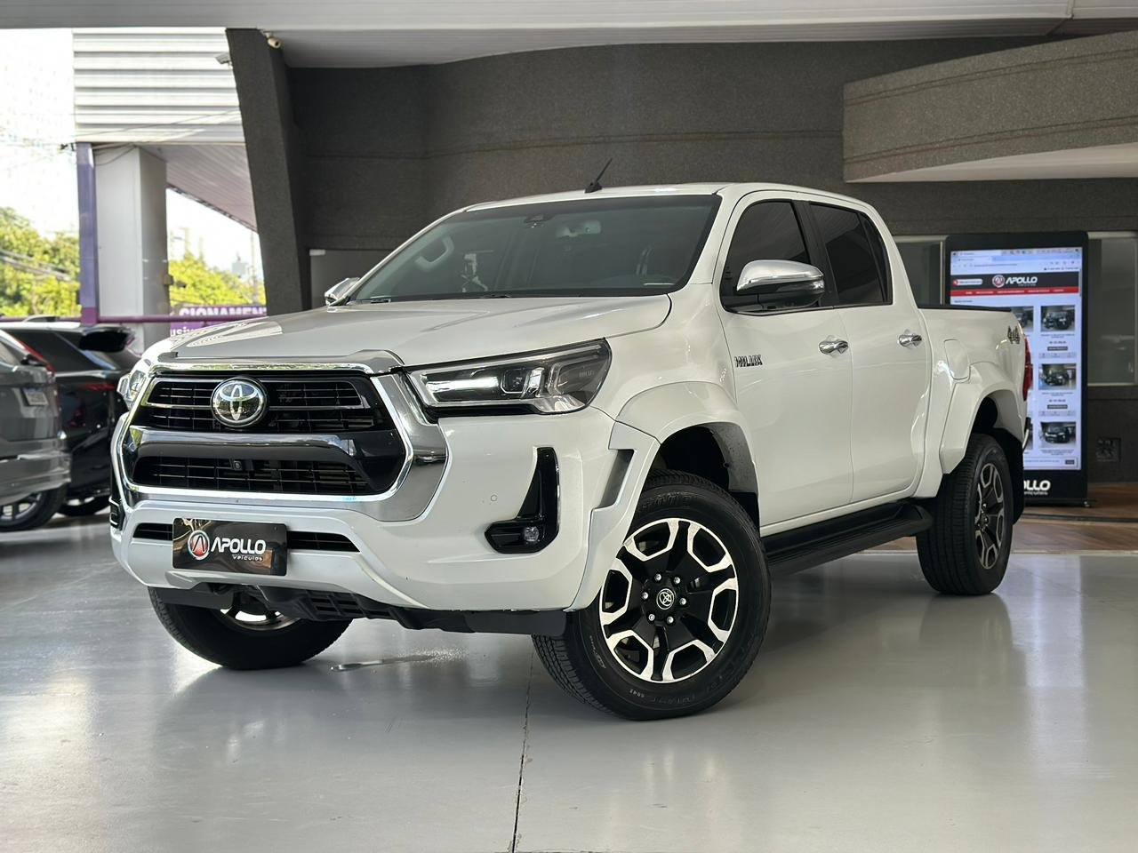 TOYOTA Hilux Caminhonete 2.8 16V SRX PLUS 4X4 TURBO DIESEL CABINE DUPLA AUTOMÁTICO