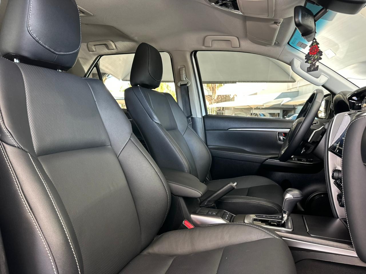 TOYOTA Hilux SW4 2.8 16V 4P SRX PLATINUM 4X4 7 LUGARES TURBO DIESEL AUTOMÁTICO