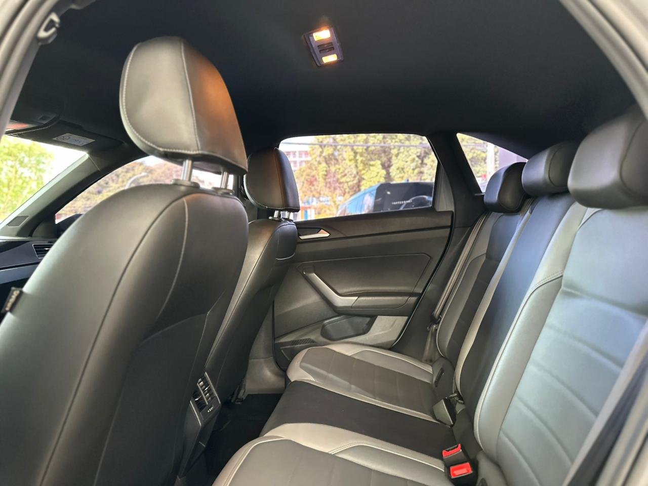 VOLKSWAGEN Nivus 1.0 4P FLEX 200 TSI HIGHLINE TURBO AUTOMÁTICO