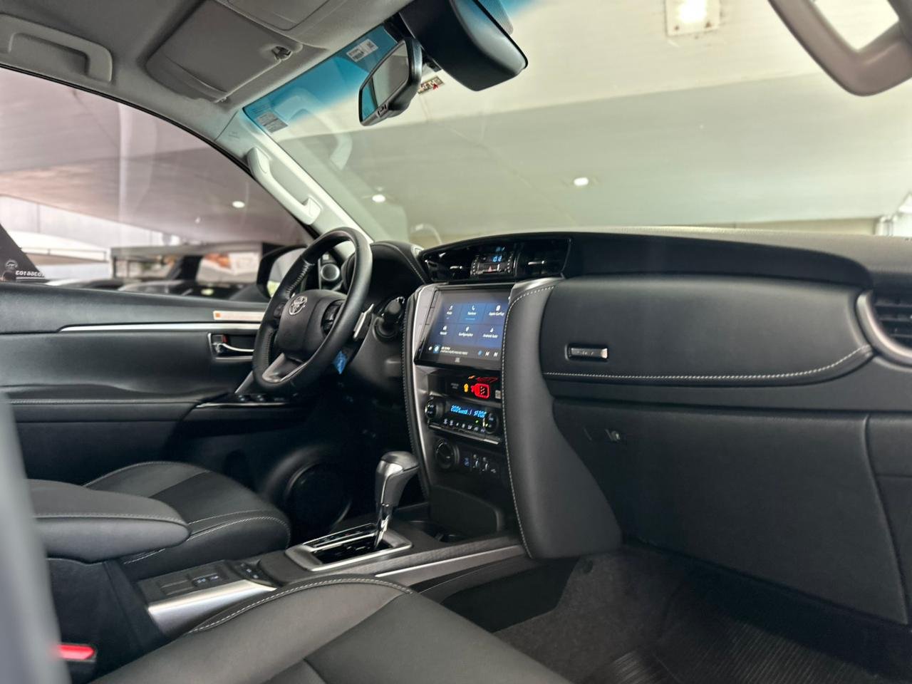 TOYOTA Hilux SW4 2.8 4P SRX 4X4 TURBO DIESEL AUTOMÁTICO