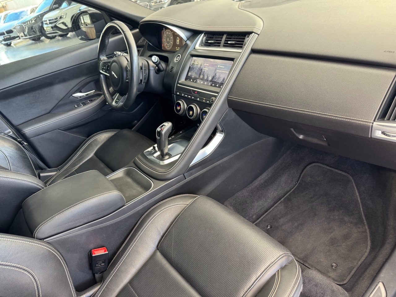 JAGUAR E-Pace 2.0 16V 4P P300 R-DYNAMIC S AWD TURBO AUTOMÁTICO