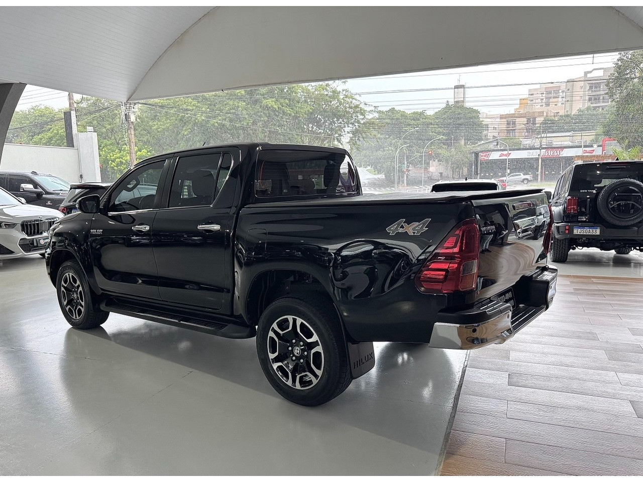 TOYOTA Hilux Caminhonete 2.8 16V SRV 4X4 DIESEL CABINE DUPLA AUTOMÁTICO