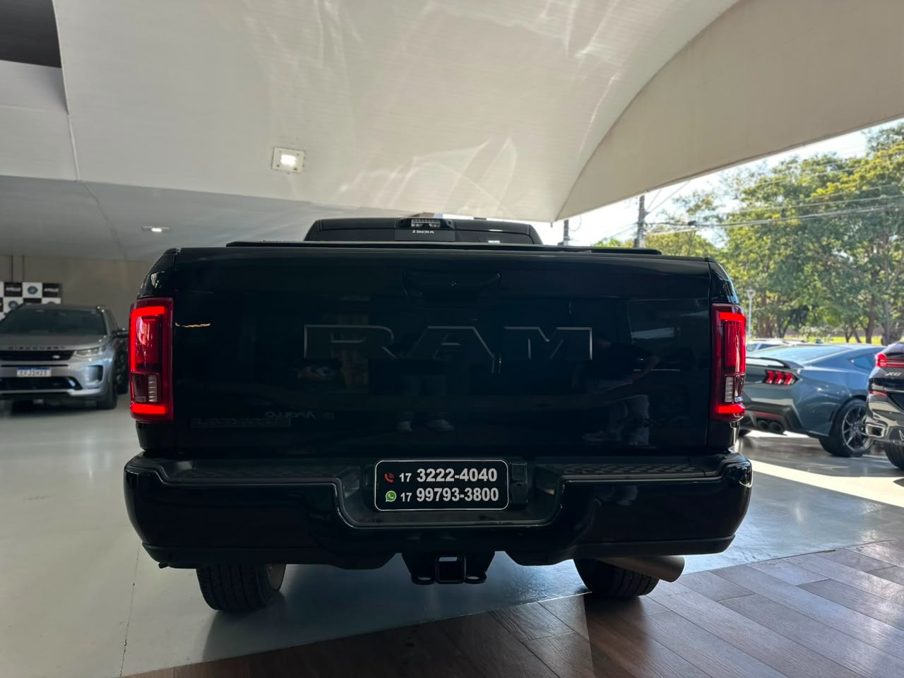 RAM 3500 6.7 I6 LARAMIE NIGHT EDITION CABINE DUPLA 4X4 TURBO DIESEL AUTOMÁTICO