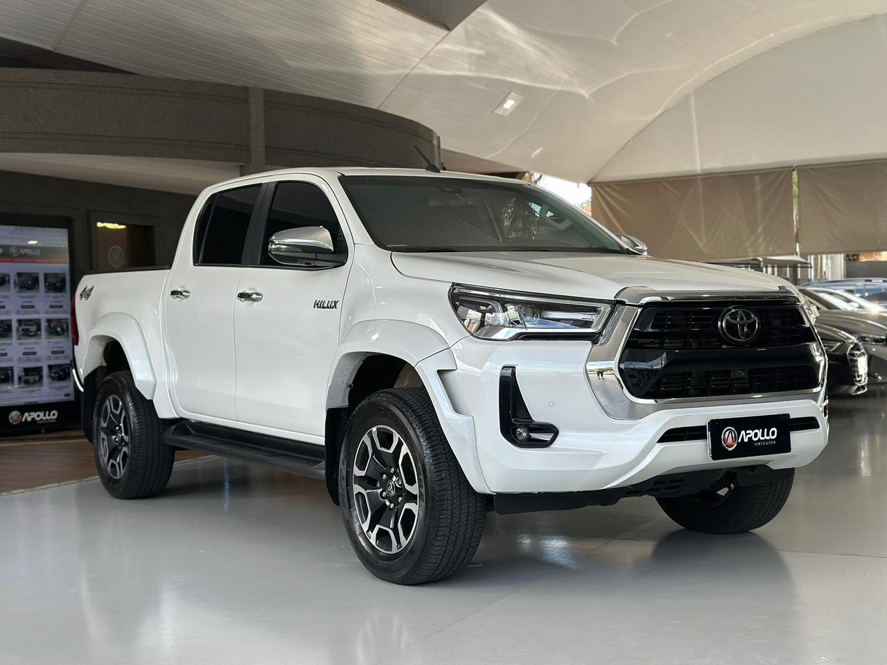 TOYOTA Hilux Caminhonete 2.8 16V SRX PLUS 4X4 TURBO DIESEL CABINE DUPLA AUTOMÁTICO