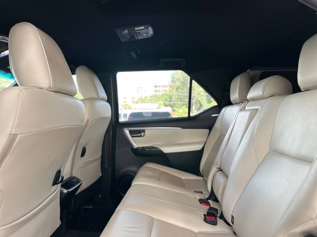 TOYOTA Hilux SW4 2.8 4P SRX 4X4 DIAMOND 7 LUGARES TURBO DIESEL AUTOMÁTICO