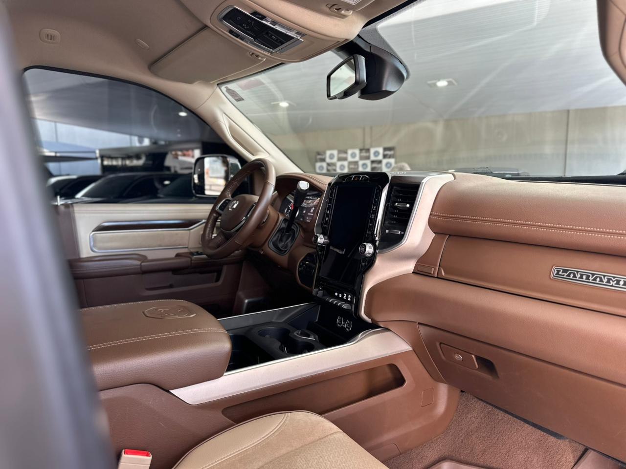 RAM 2500 6.7 I6 24V SLT CABINE DUPLA TURBO DIESEL LARAMIE 4X4 AUTOMÁTICO
