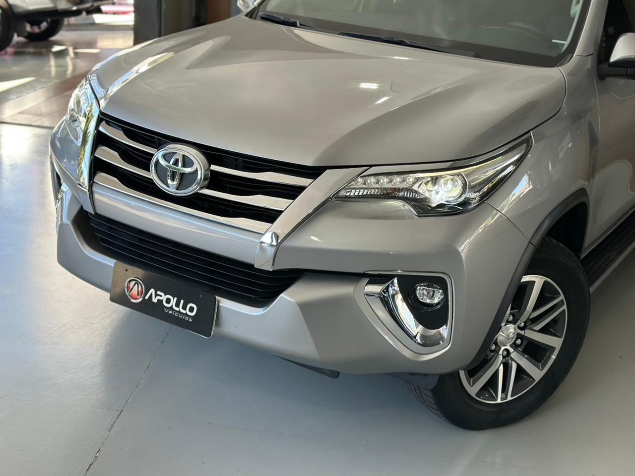TOYOTA Hilux SW4 2.8 4P SRX 4X4 TURBO DIESEL AUTOMÁTICO