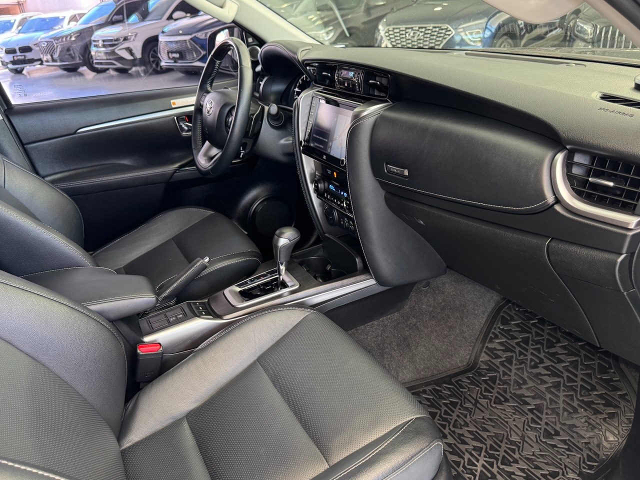 TOYOTA Hilux SW4 2.8 16V 4P SRX 4X4 7 LUGARES TURBO DIESEL AUTOMÁTICO