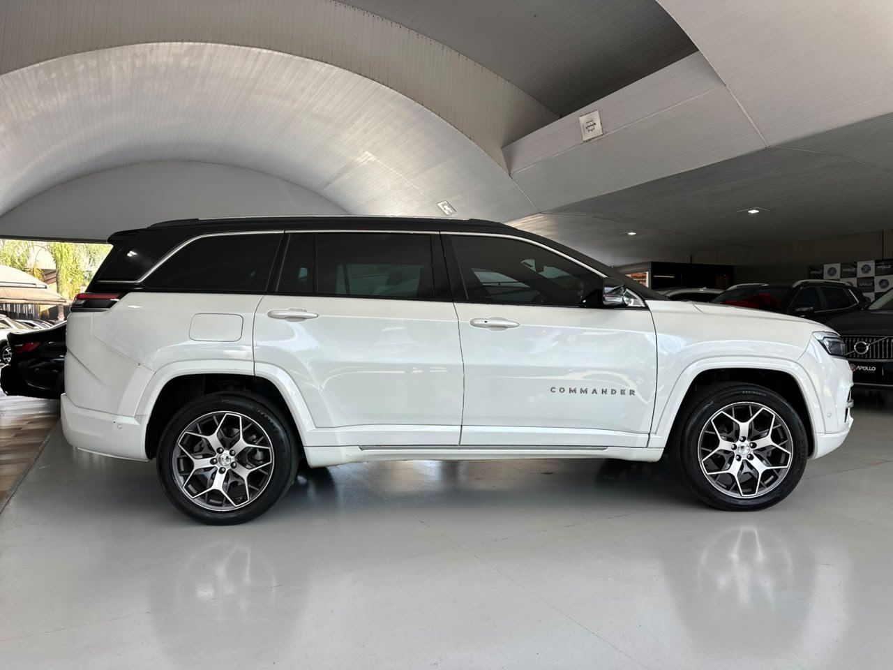 JEEP Commander 2.0 16V 4P TD380 OVERLAND 4X4 TURBO DIESEL AUTOMÁTICO AT9