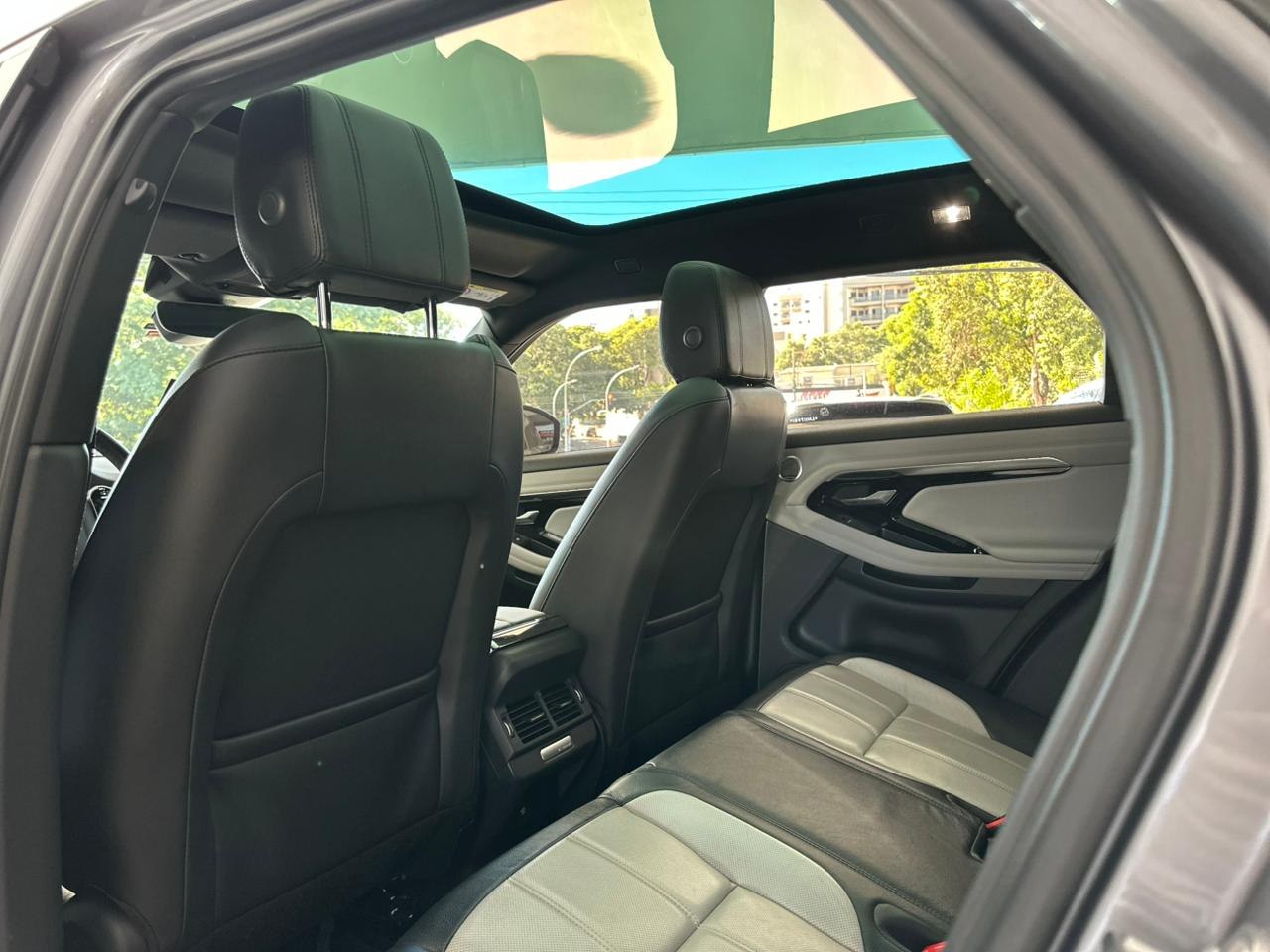 LAND ROVER Range Rover Evoque 2.0 4P FLEX P250 R-DYNAMIC SE AWD AUTOMÁTICO