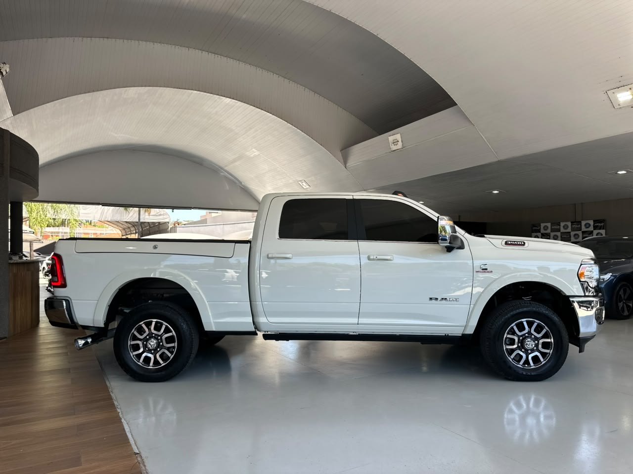 RAM 3500 6.7 I6 LIMITED LONG HORN CABINE DUPLA 4X4 TURBO DIESEL AUTOMÁTICO