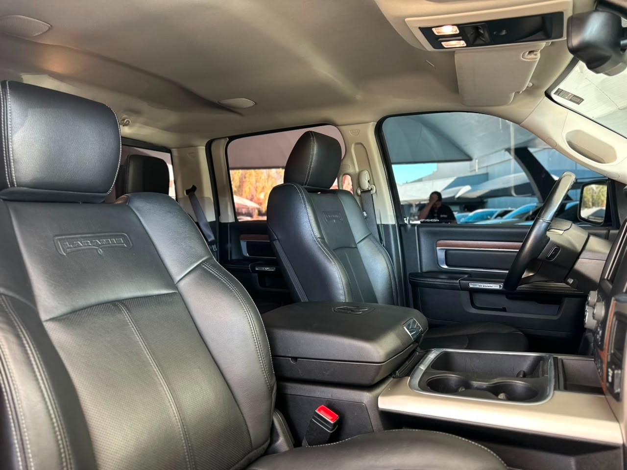RAM Classic 5.7 V8 32V 4P HEMI LARAMIE AUTOMÁTICO