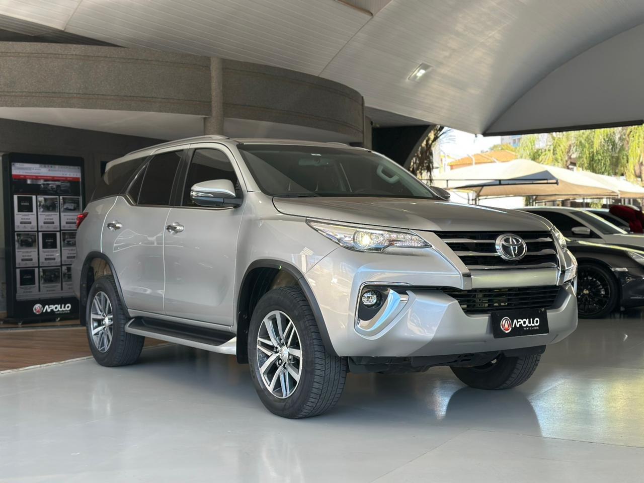 TOYOTA Hilux SW4 2.8 4P SRX 4X4 TURBO DIESEL AUTOMÁTICO