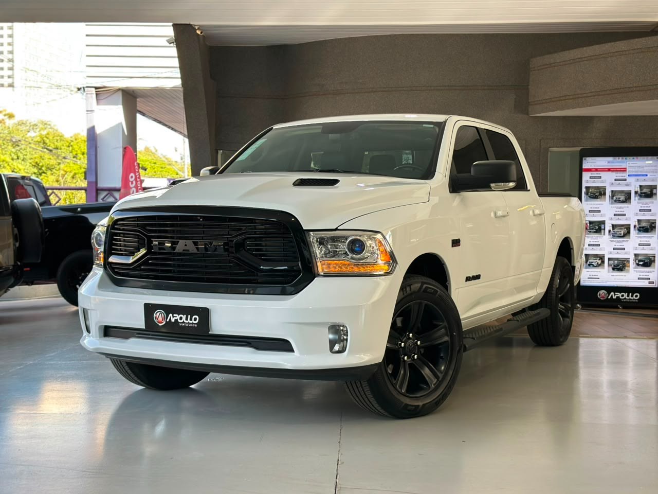 1500 5.7 V8 REBEL CABINE DUPLA 4X4 AUTOMÁTICO