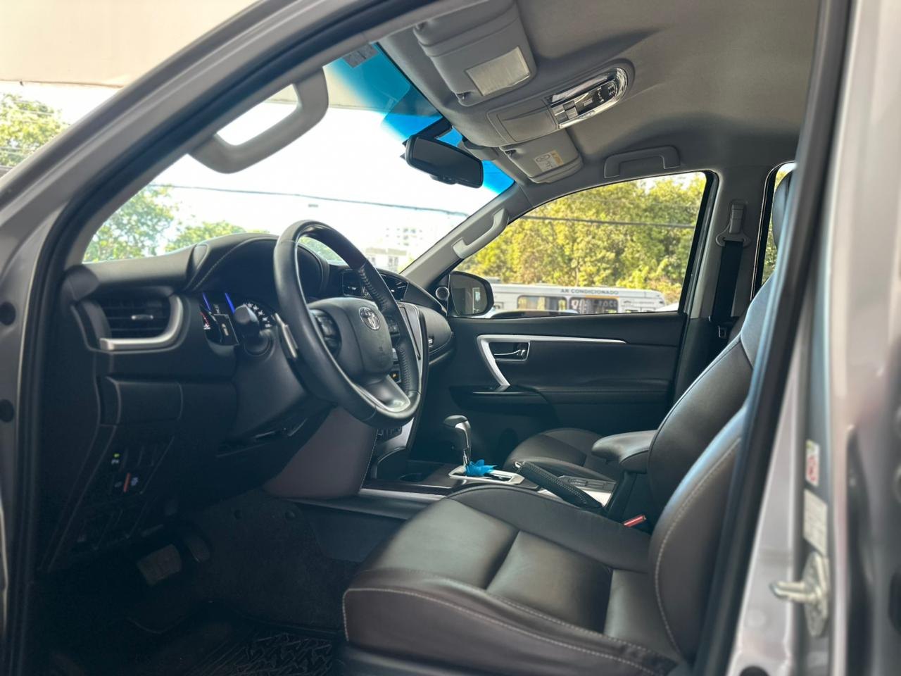 TOYOTA Hilux SW4 2.8 4P SRX 4X4 TURBO DIESEL AUTOMÁTICO