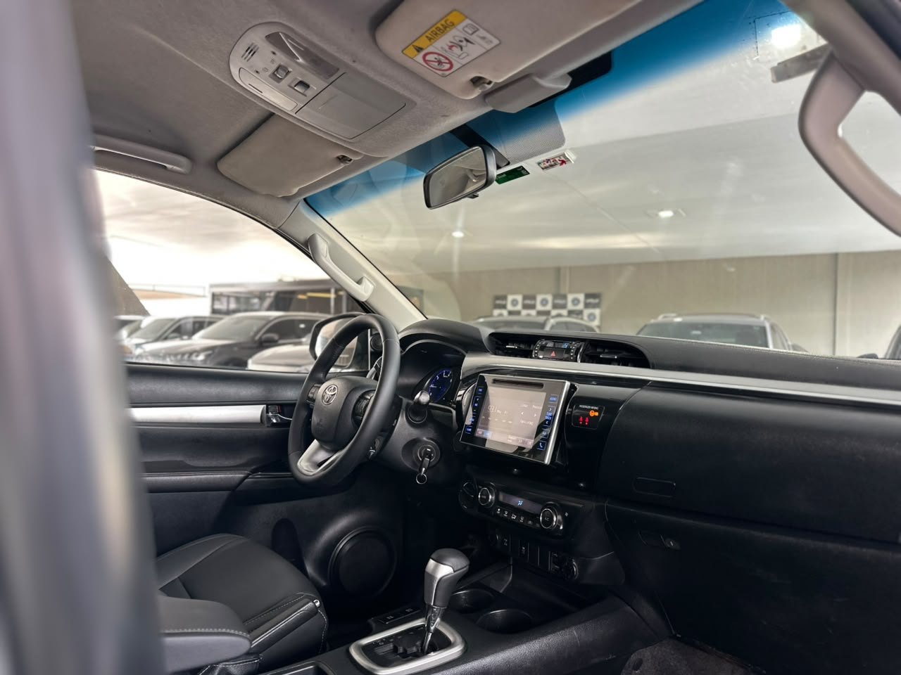 TOYOTA Hilux Caminhonete 2.8 16V SRV 4X4 DIESEL CABINE DUPLA AUTOMÁTICO