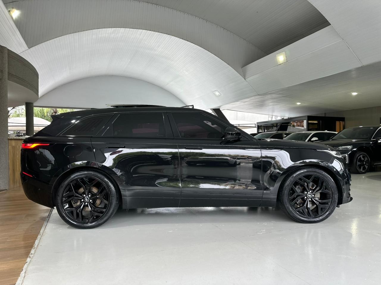 LAND ROVER Range Rover Velar 2.0 16V 4P P300 SE R-DYNAMIC AUTOMÁTICO