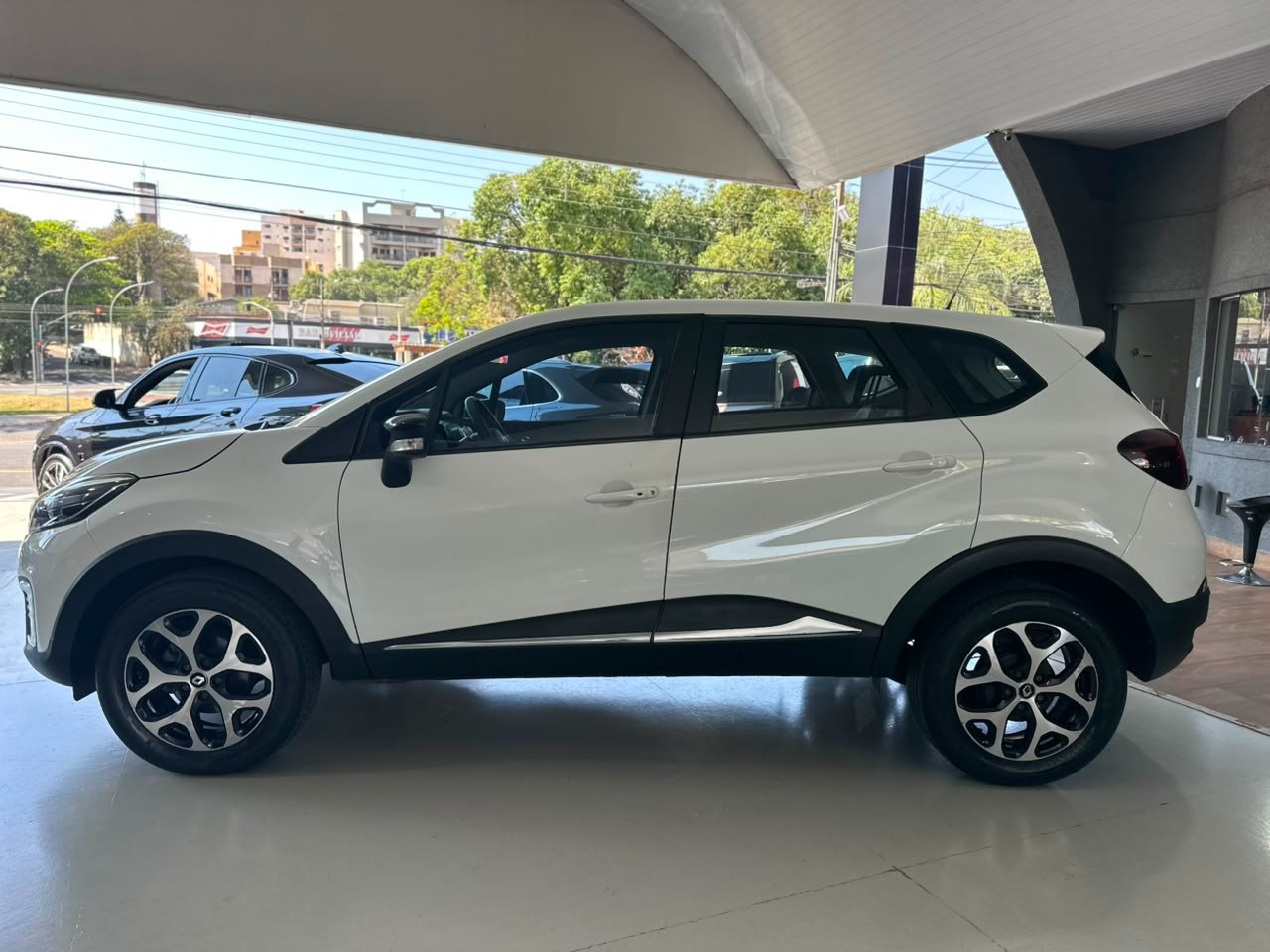 RENAULT Captur 1.6 16V 4P FLEX SCE INTENSE X-TRONIC CVT