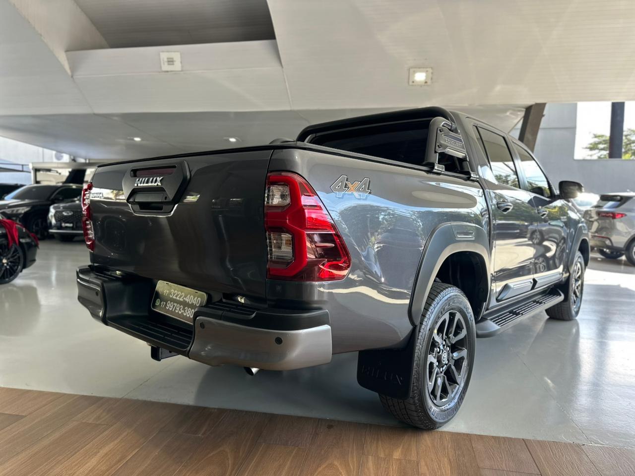 TOYOTA Hilux Caminhonete 2.8 16V SRX CONQUEST 4X4 TURBO DIESEL CABINE DUPLA AUTOMÁTICO