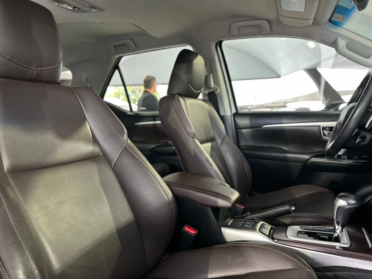 TOYOTA Hilux SW4 2.8 16V 4P SRX 4X4 7 LUGARES TURBO DIESEL AUTOMÁTICO