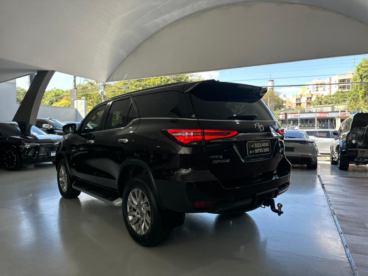 TOYOTA Hilux SW4 2.8 16V 4P SRX 4X4 7 LUGARES TURBO DIESEL AUTOMÁTICO