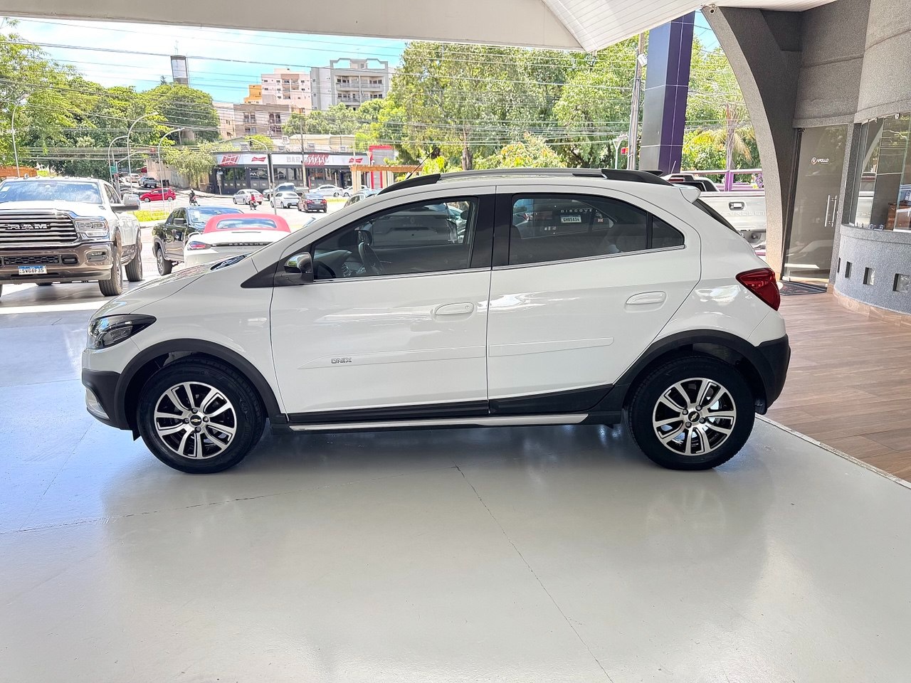 CHEVROLET Onix Hatch 1.4 4P FLEX ACTIV AUTOMÁTICO