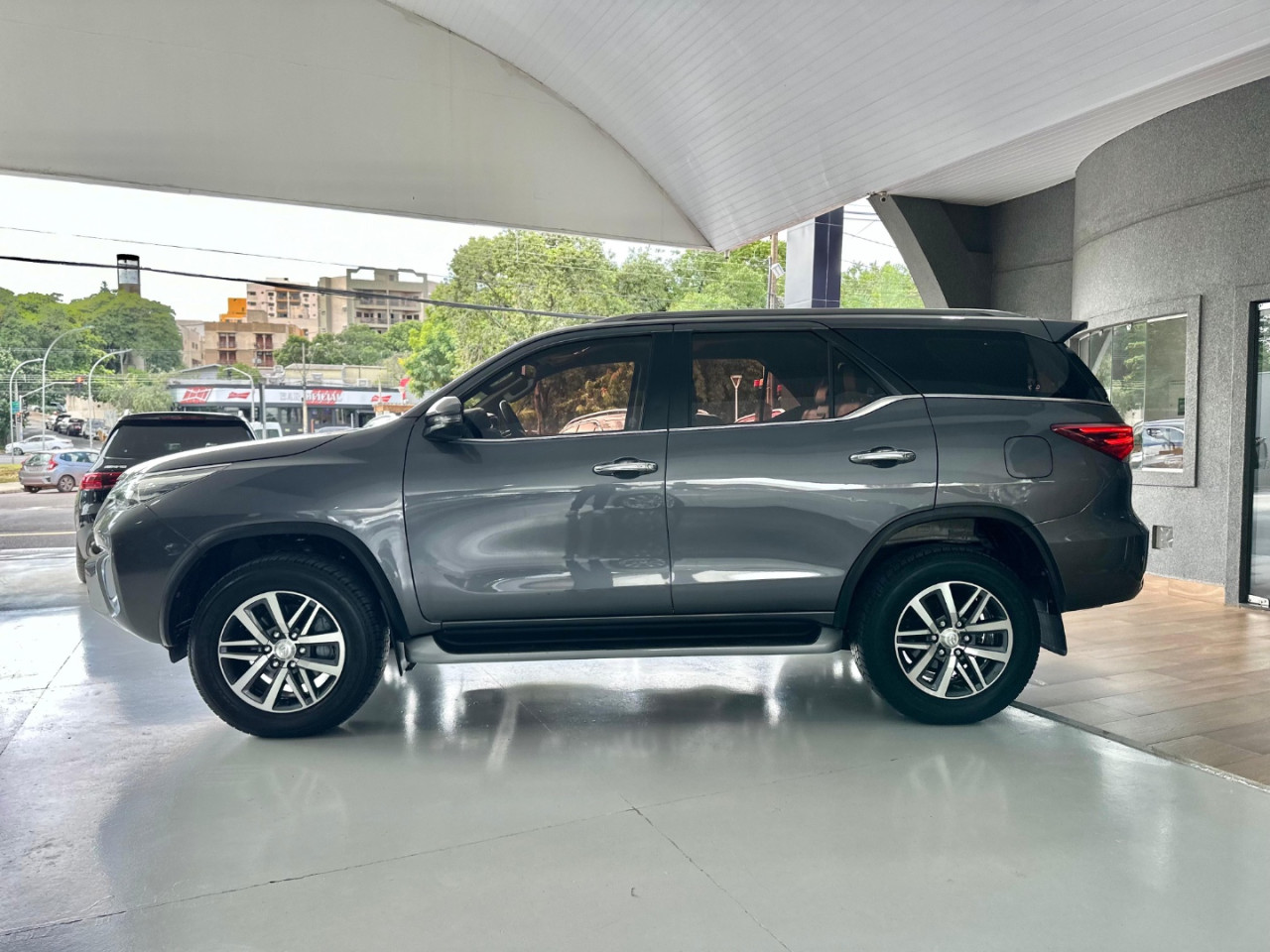 TOYOTA Hilux SW4 2.8 4P SRX 4X4 TURBO DIESEL AUTOMÁTICO