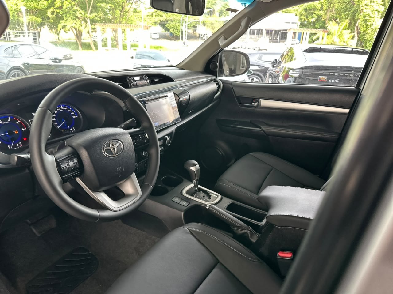 TOYOTA Hilux Caminhonete 2.8 16V SRV 4X4 DIESEL CABINE DUPLA AUTOMÁTICO