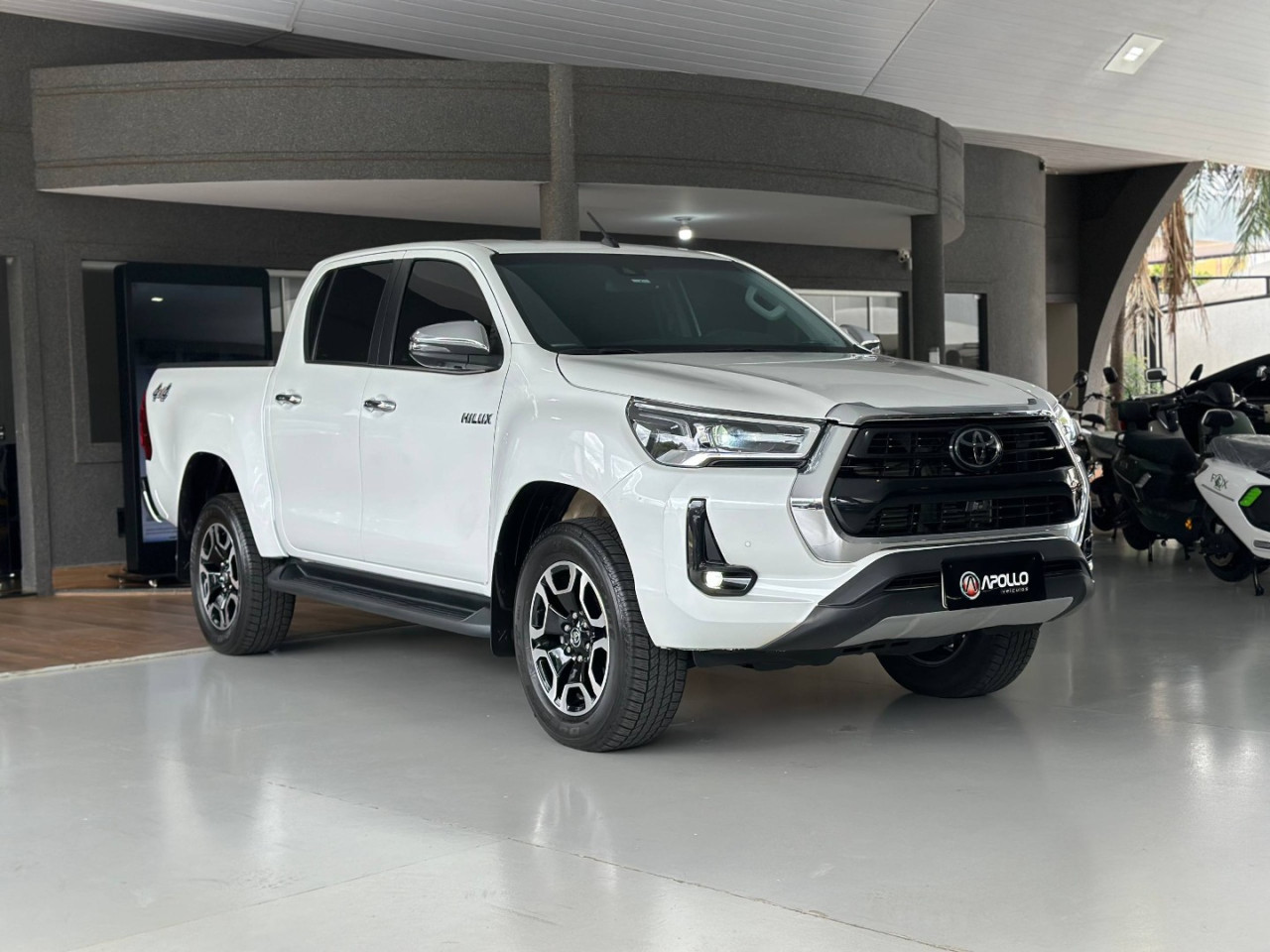 TOYOTA Hilux Caminhonete 2.8 16V SRX 4X4 TURBO DIESEL CABINE DUPLA AUTOMÁTICO