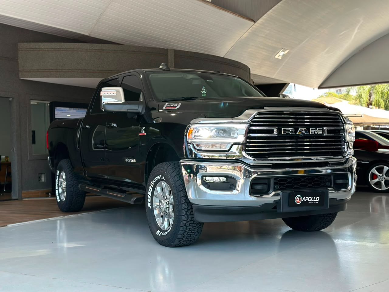 RAM 2500 6.7 I6 24V SLT CABINE DUPLA TURBO DIESEL LARAMIE 4X4 AUTOMÁTICO