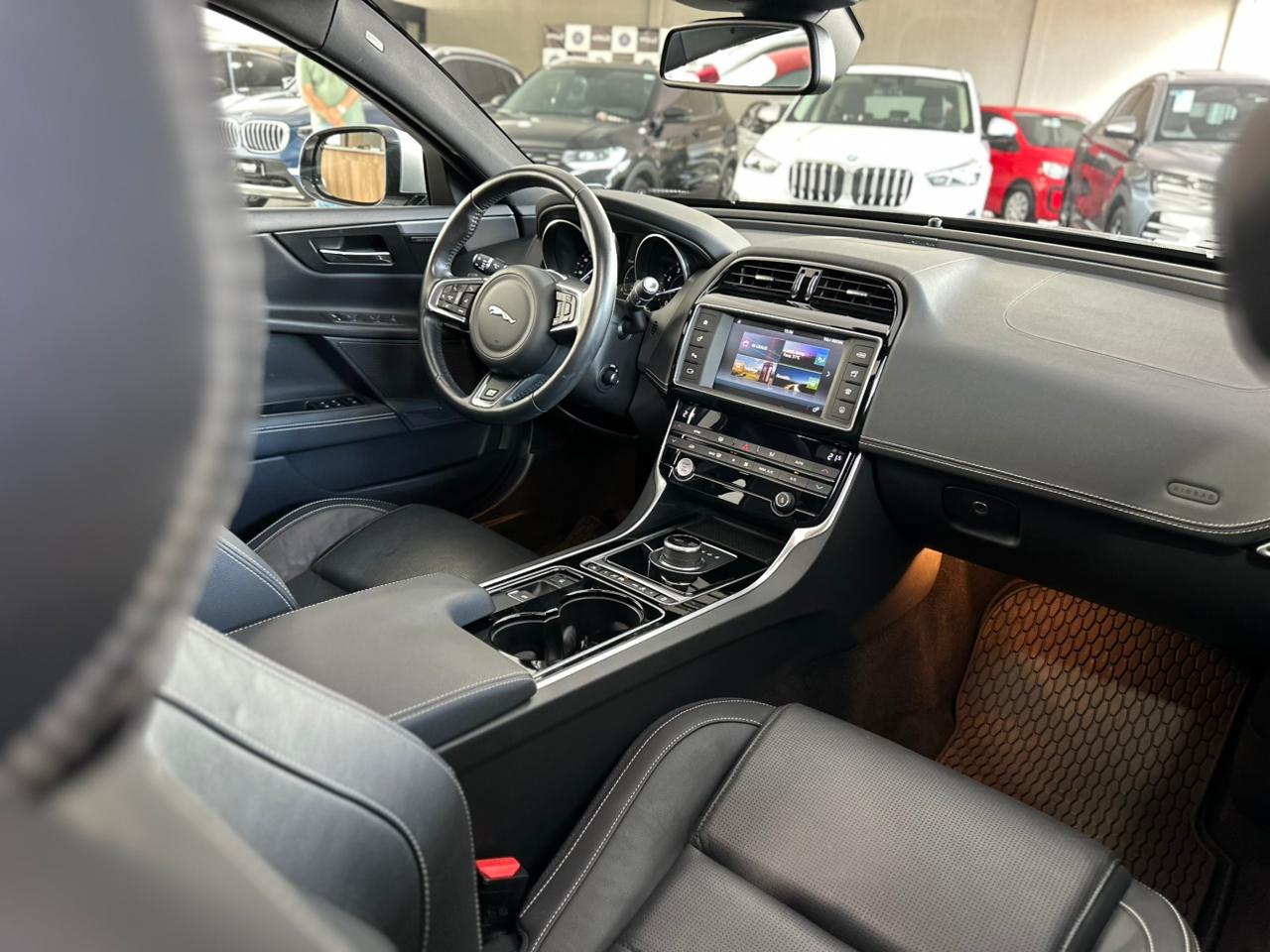 JAGUAR XE 2.0 16V 4P SI4 R-SPORT TURBO AUTOMÁTICO