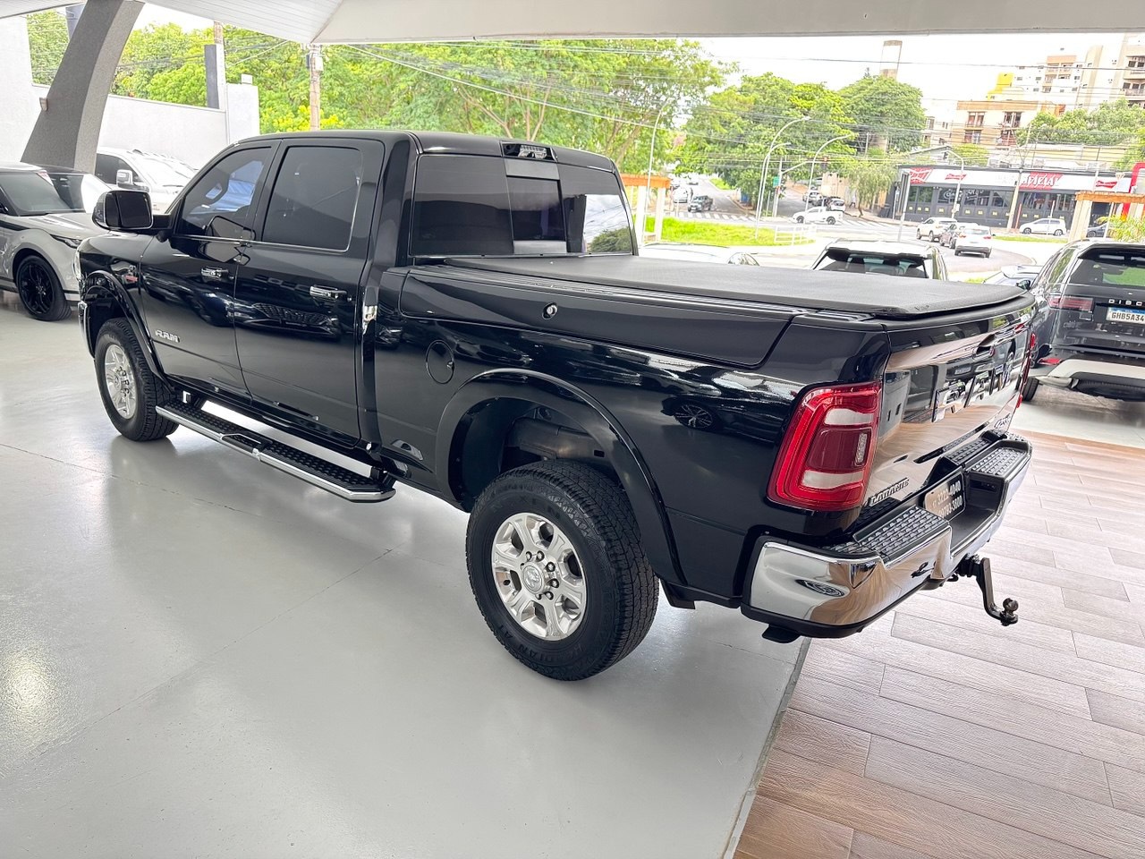 RAM 2500 6.7 I6 24V SLT CABINE DUPLA TURBO DIESEL LARAMIE 4X4 AUTOMÁTICO